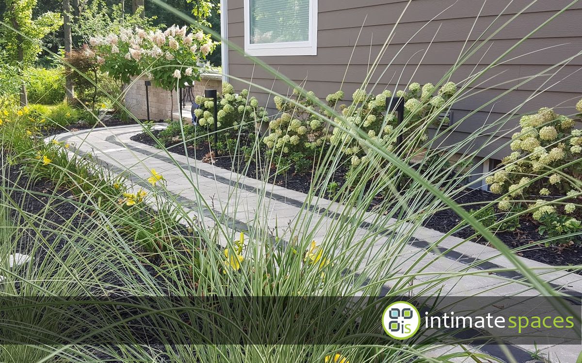 Outdoor Living Spaces : Patio, water feature, grill bar